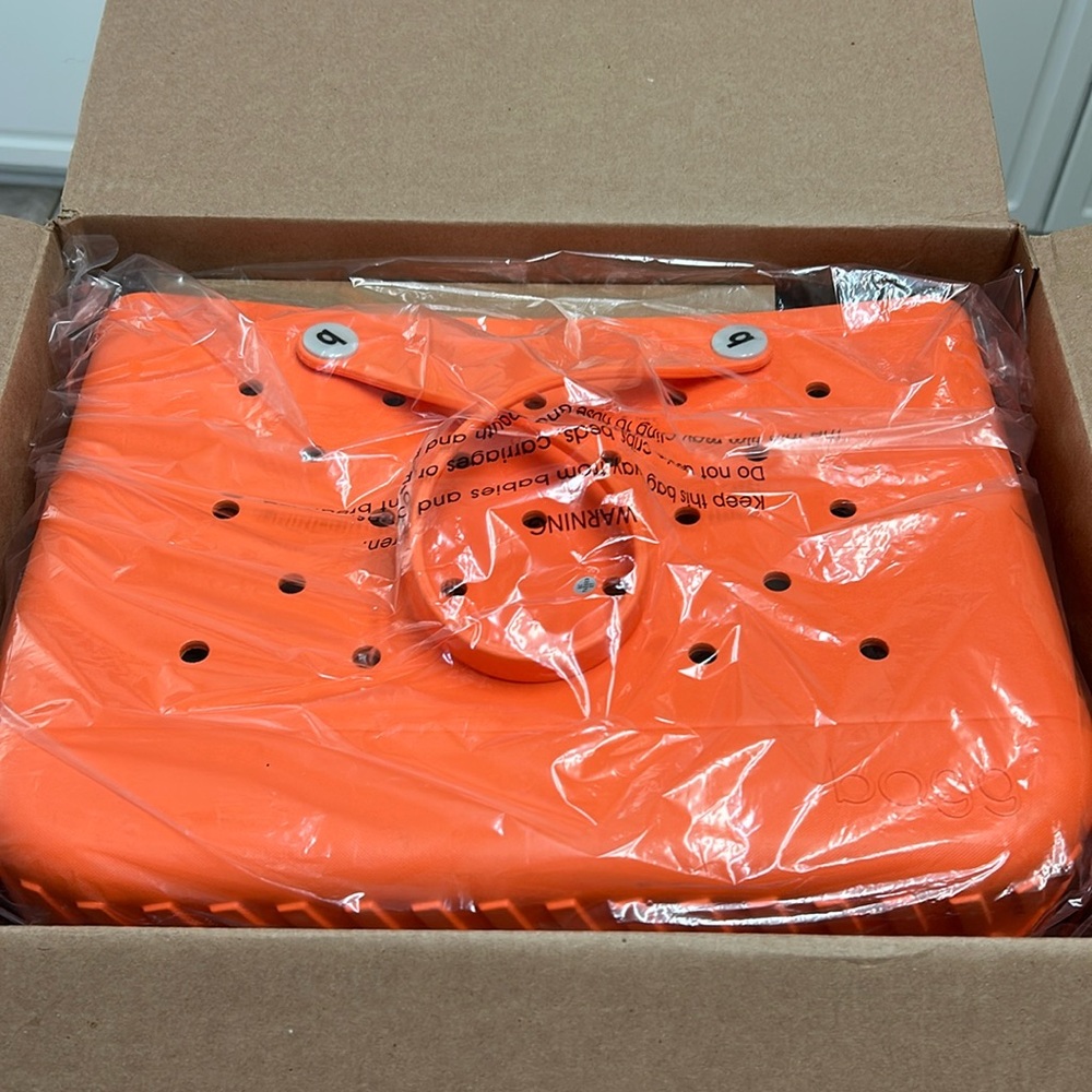 XL BOGG BAG IN ORANGE LIKE NEW - AUTHENTIC -